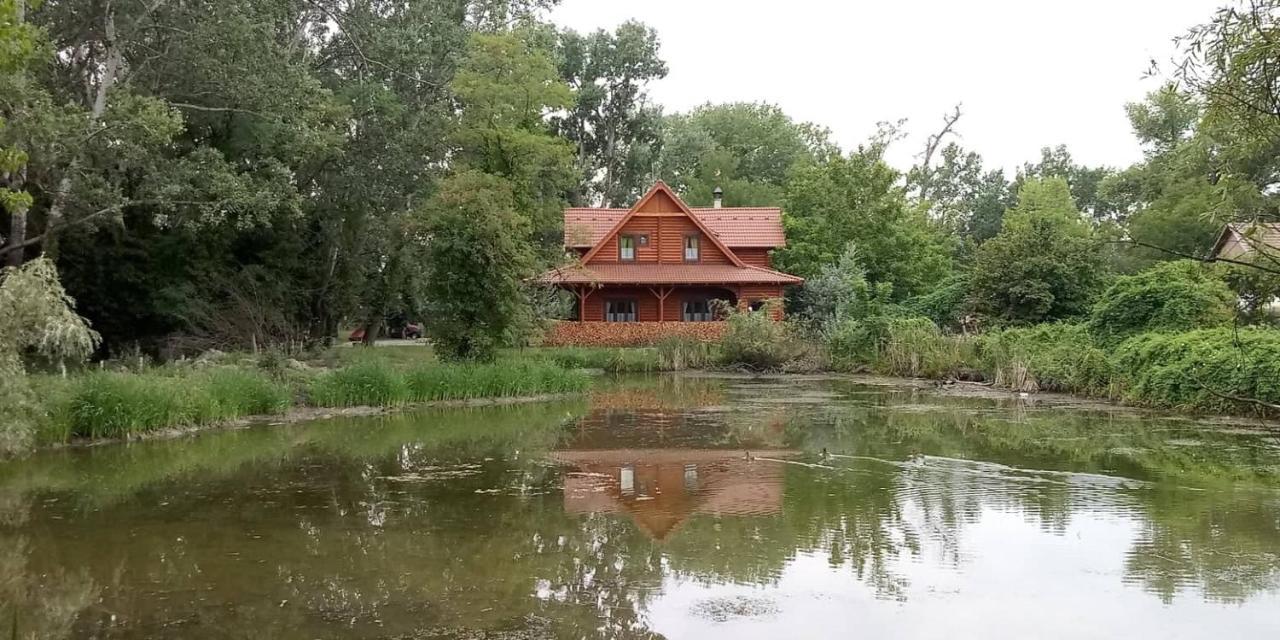 Hotel Dom Árgyélus - Árgyélus ház - Fesztypark à Martovce Extérieur photo