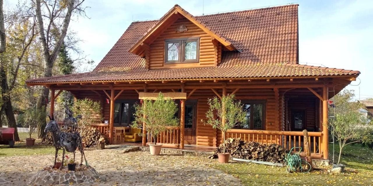 Hotel Dom Árgyélus - Árgyélus ház - Fesztypark à Martovce Extérieur photo